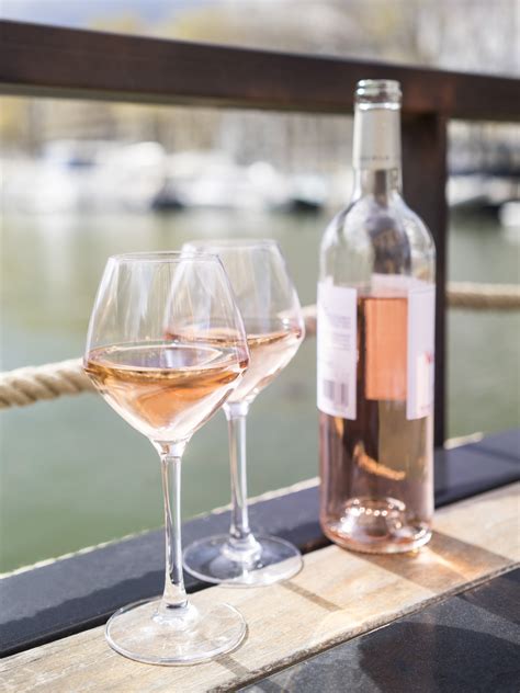 Discover rosé wines from Bordeaux .